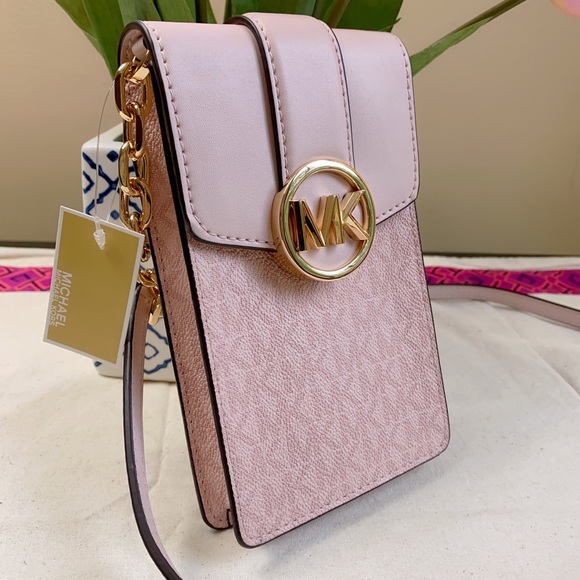Michael Kors Carmen Phone Crossbody Bag in blush pink - Picture 4 of 7